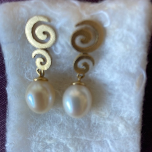 14K Yellow Gold Earrings with Fresh Water Pearls - Picture 2 of 6